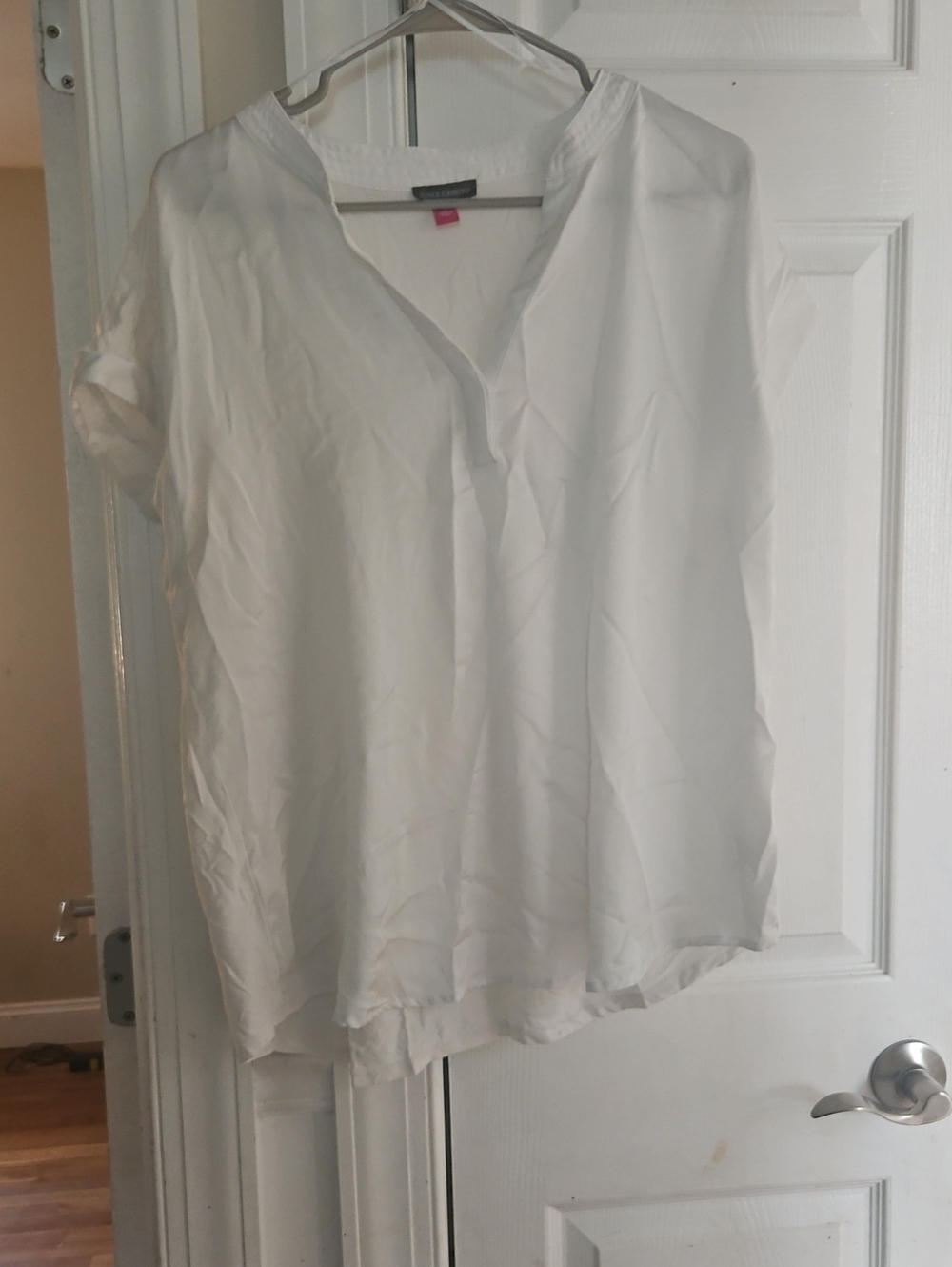 Vince Camuto White Split-Neck Short Sleeve Blouse